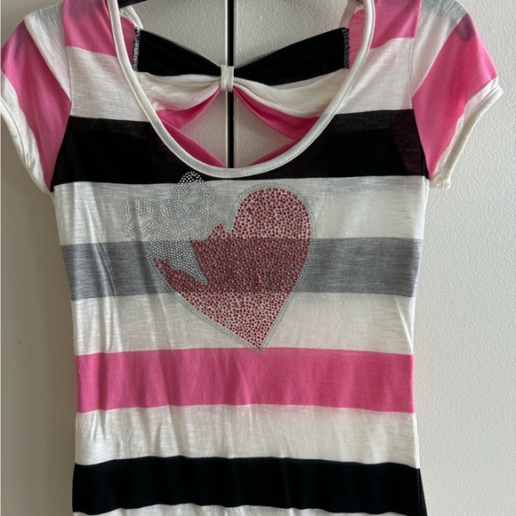 Striped Heart Graphic Tee - Picture 2 of 5